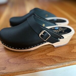 Lotta from Stockholm Classic Black Clogs with Strap - NIB